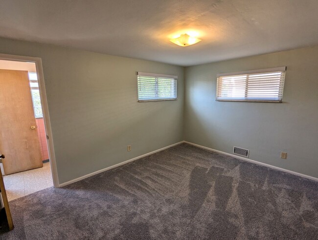 Building Photo - 3 Bedroom 2.5 Bathroom Single Family Home ...