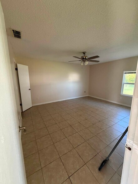 Building Photo - 1562 Bonview Ave