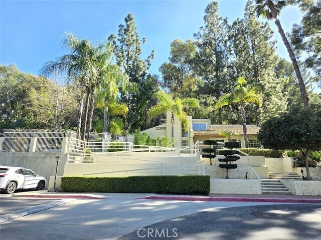 Building Photo - 22749 Lakeway Dr