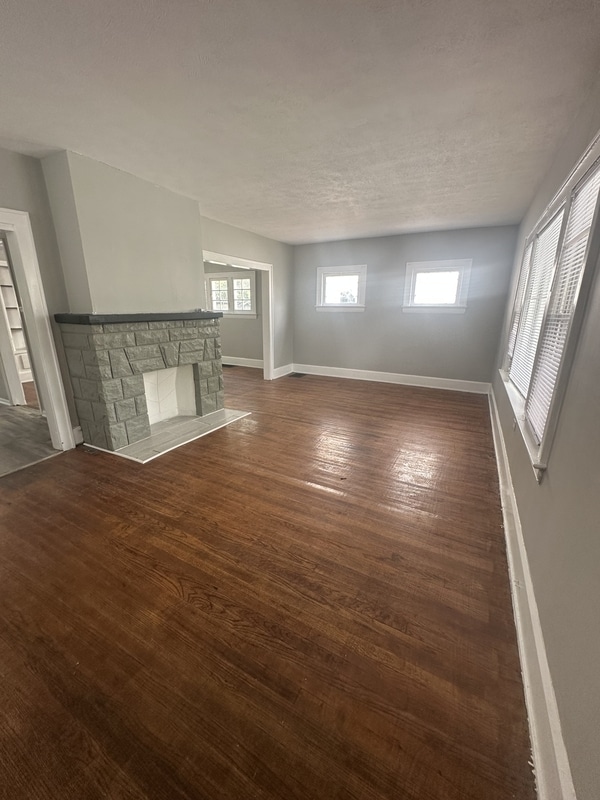 Building Photo - 13401 S Parkway Dr
