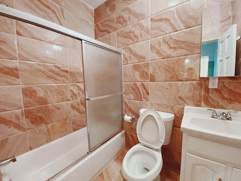 Building Photo - Nice room in a good neighborhood