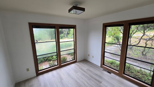 Building Photo - Beautiful West County Property Minutes Fro...