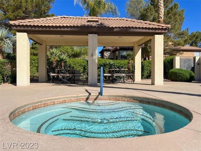 Building Photo - Stunning condo in Henderson!