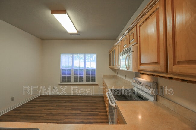 Building Photo - 6 Walford Ln