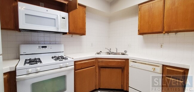 Building Photo - Gated Community 3 Bedroom 2 Bath in Preisker Gardens!