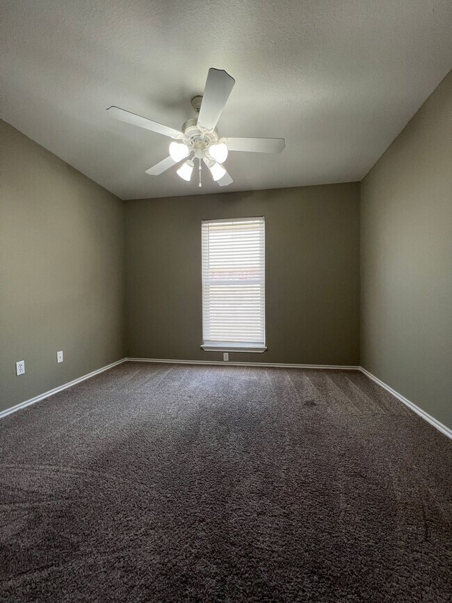 Building Photo - Single Family Home