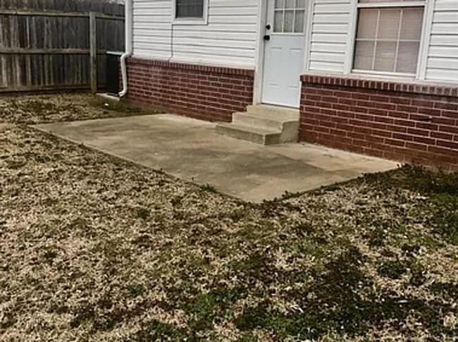 Building Photo - N Willow Dr Duplex