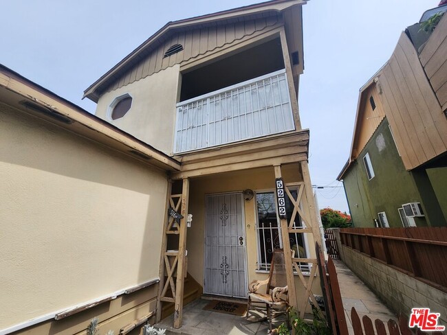 Building Photo - 5264 Cahuenga Blvd