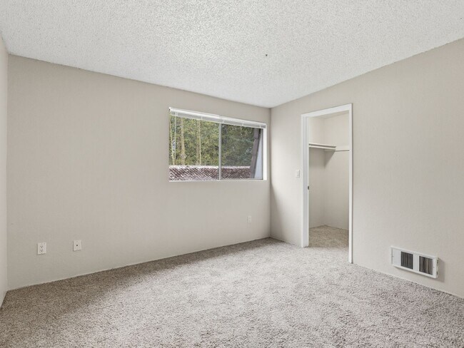 Building Photo - 6005