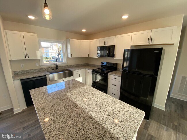 Building Photo - 316 3rd St