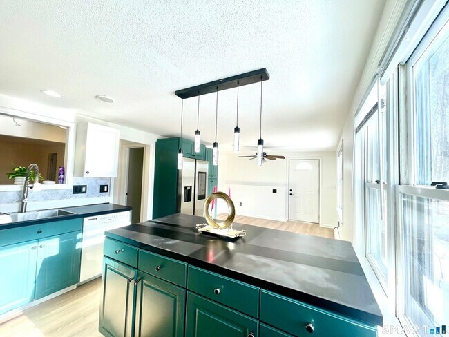 Building Photo - 112 Woodbine St