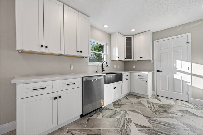 Building Photo - 5407 Lymbar Dr