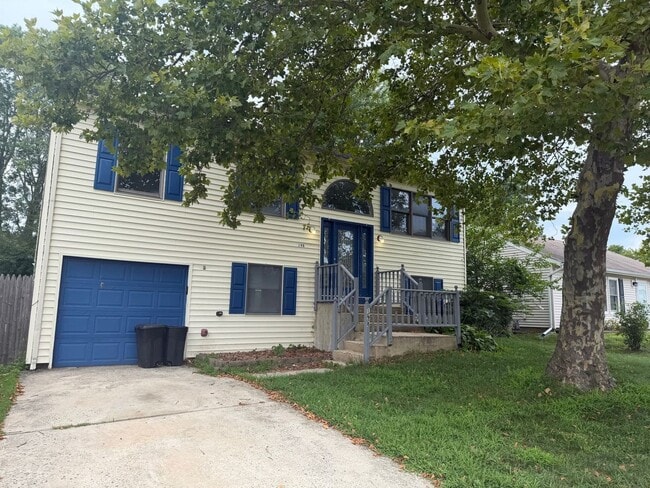 Building Photo - 198 Village Dr