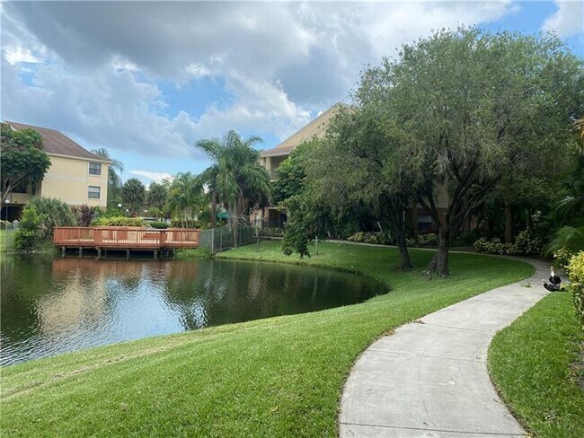 Building Photo - 9999 Summerbreeze Dr