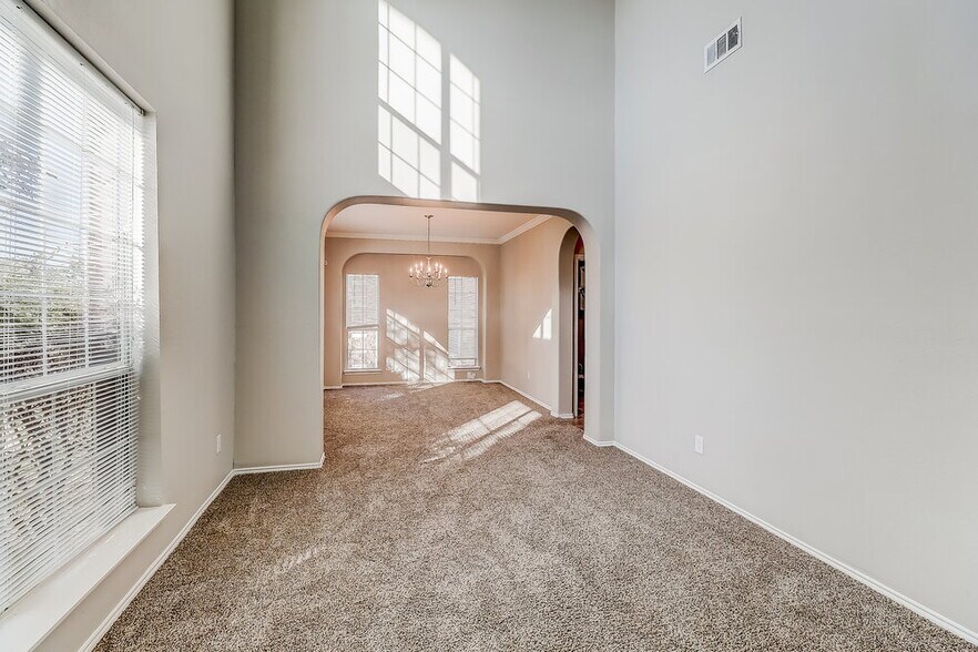 Building Photo - 925 Trailwood Dr