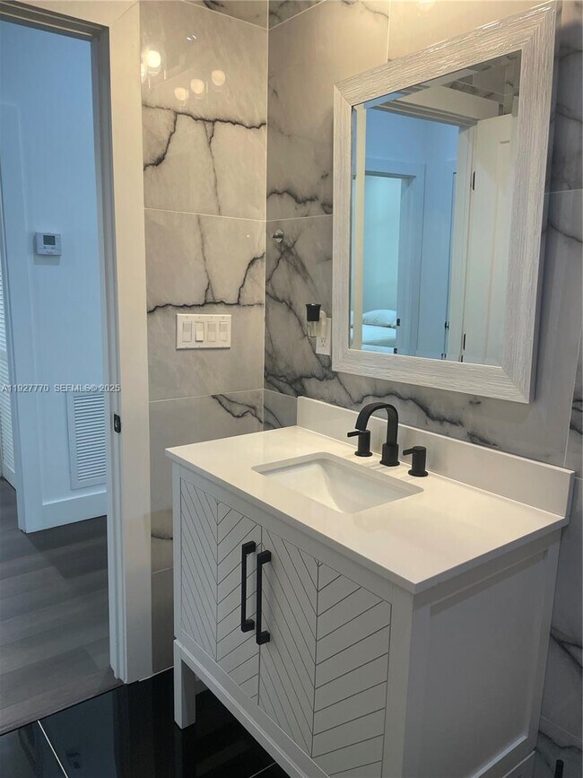 Building Photo - 675 N Romero St