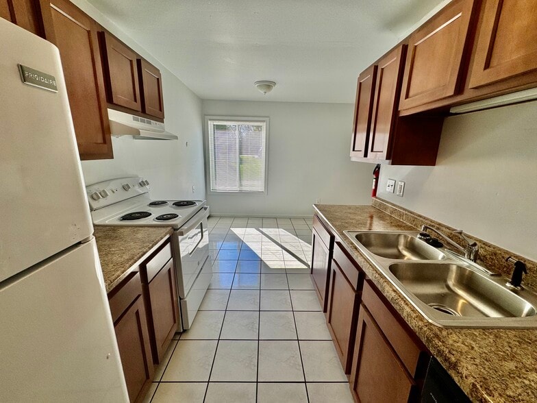 Building Photo - Golfview Manor Aparments