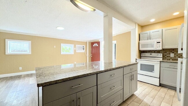 Building Photo - 170 Kingston Ave