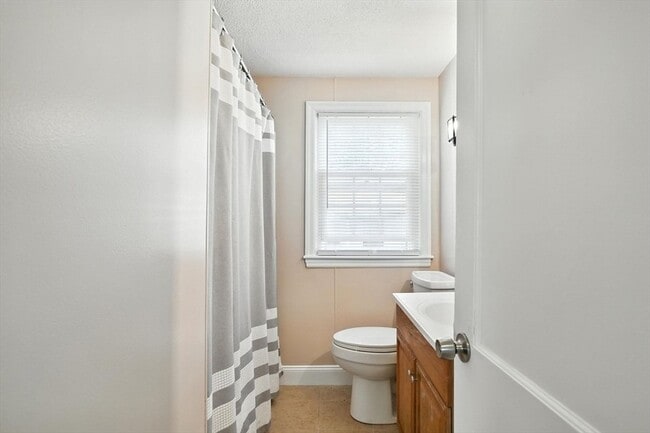 Building Photo - 1118 Boston Rd