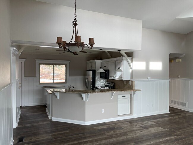 Building Photo - Charming Remodeled 5bd Country Home in Pal...