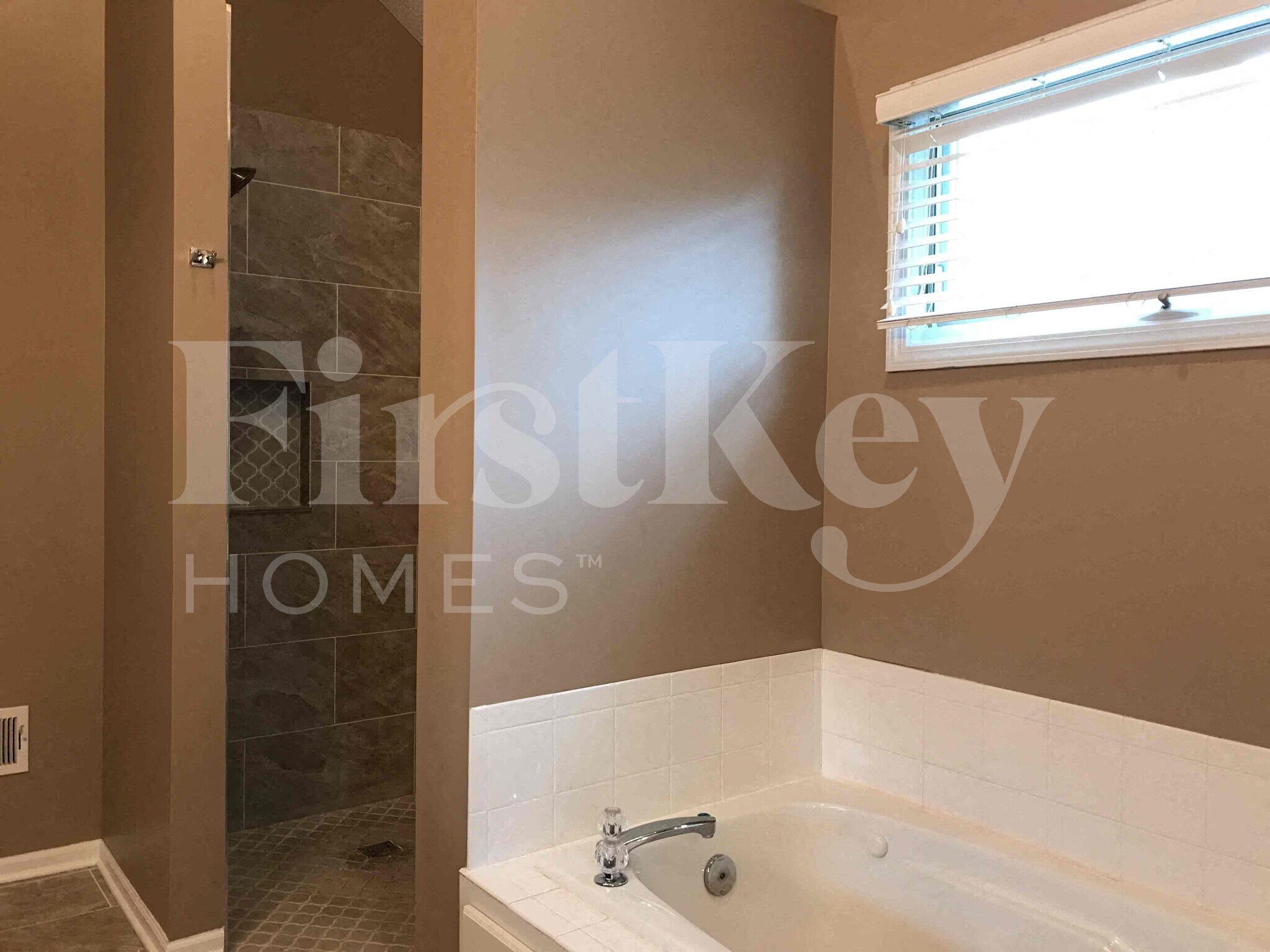 Building Photo - 5212 N Jefferson St