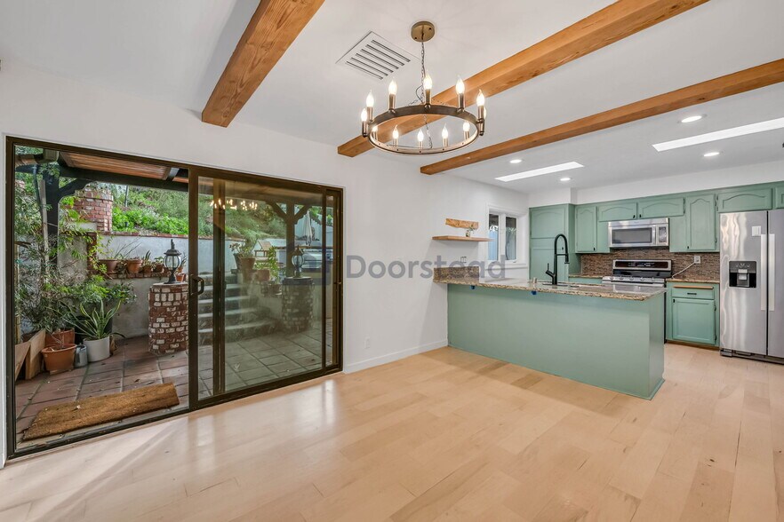 Building Photo - 5368 Calatrana Dr