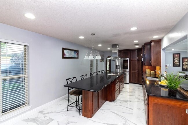 Building Photo - 1021 Villa Siete