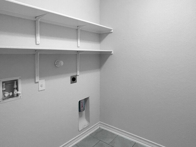 Building Photo - Spacious One Story Home Near Government Canyon