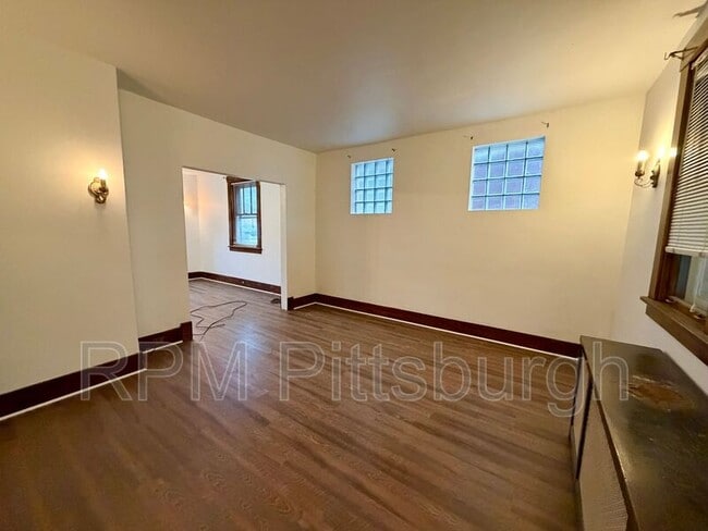 Building Photo - 1011 2nd St