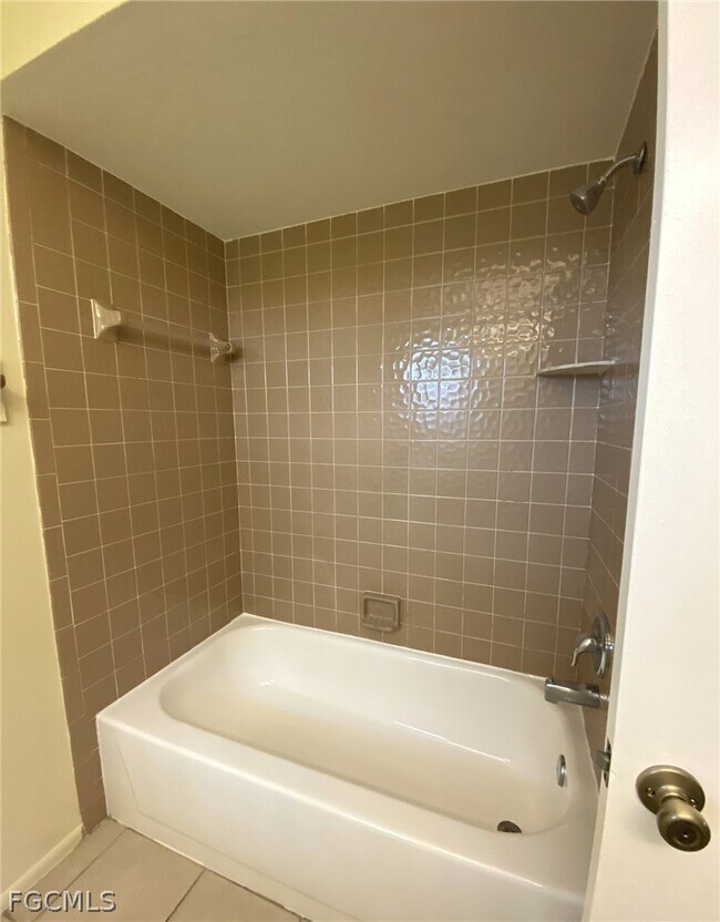 Building Photo - 621 SW 3rd St