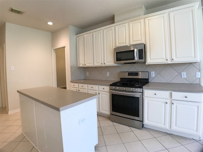 Building Photo - 6323 Sunset Cove Ln