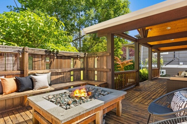 Building Photo - Modern Retreat in the Heart of Capitol Hil...