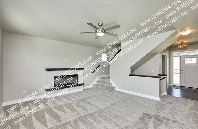 Building Photo - 670 SE Drumlin Dr