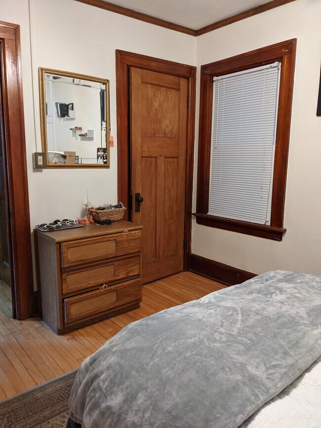 Building Photo - 319 E Montana St