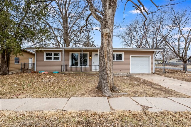 Primary Photo - Beautiful Haysville Home