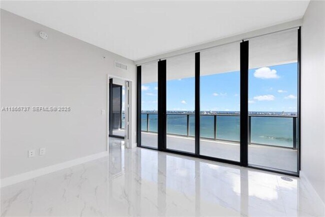 Building Photo - 700 NE 24th St