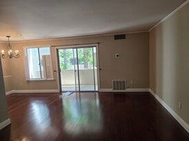 Building Photo - 330 S Mentor Ave