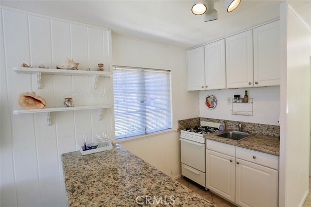 Building Photo - 460 St Ann's Dr