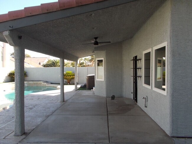 Building Photo - Spacious 4-Bed Home in Quiet Las Vegas Cul-de-Sac with Private Backyard