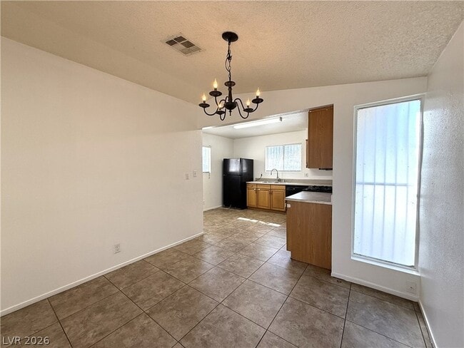 Building Photo - 2220 La Sombra St