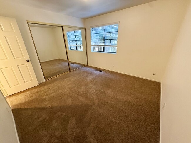 Building Photo - Spacious 2 Bed / 2 Bath Condo in Prime UTC/La Jolla Location!