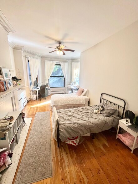 Primary Photo - 42 Fenway