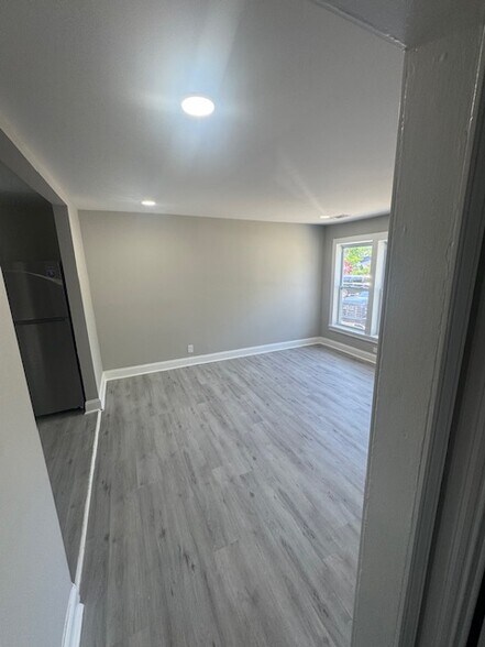 Building Photo - 2829 Jones Ave