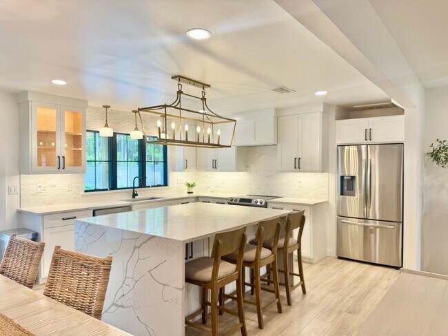 Building Photo - 493 Golf Club Dr