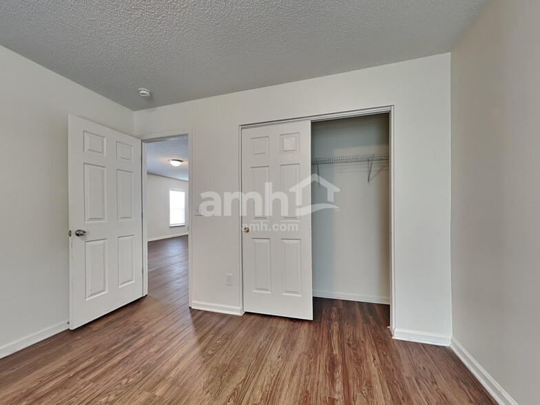 Building Photo - 5057 Thornton Dr