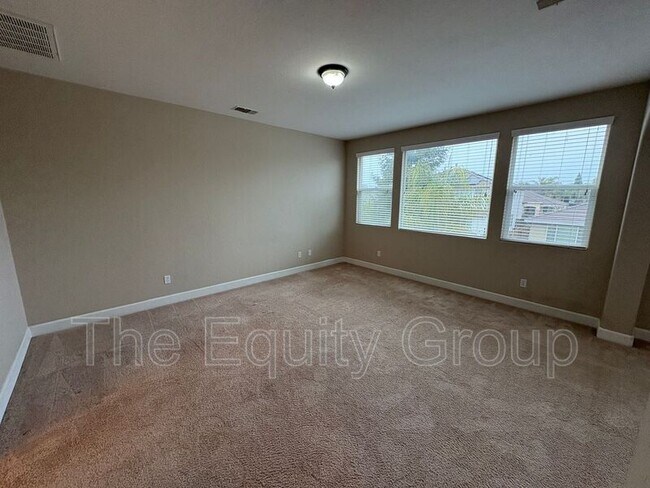Building Photo - 3116 W Buena Vista Ave