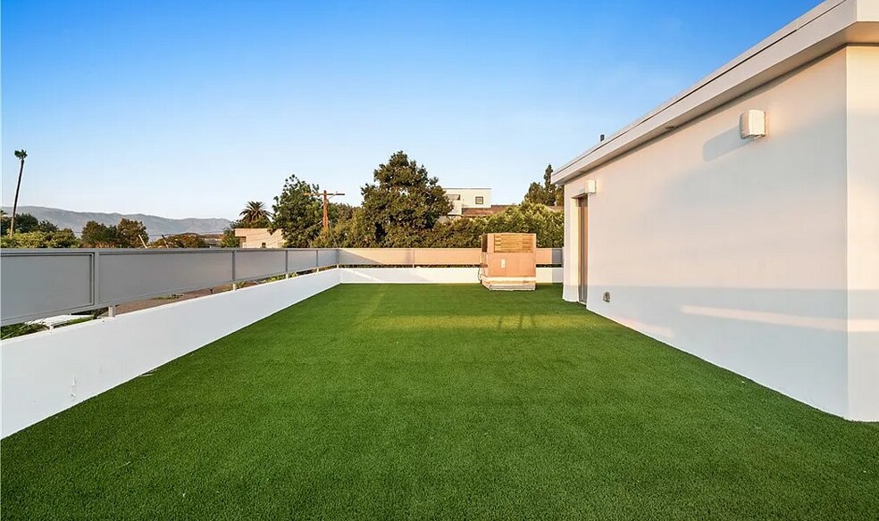 Building Photo - 10857 Morrison St