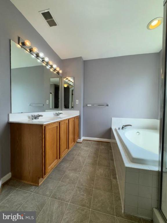 Building Photo - 202 Fox Trail