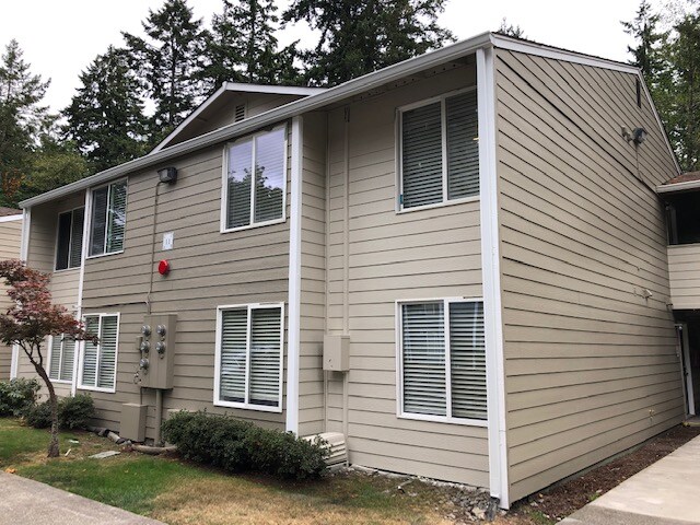 Building Photo - 2400 20th Ave NW
