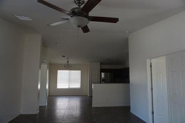 Building Photo - 4137 E Shadow Branch Dr